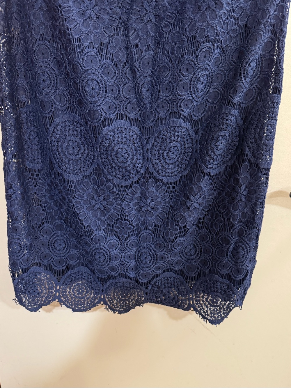 LAUNDRY by Shelli Segal royal blue lace cocktail dress // 10 - Picture 4 of 7